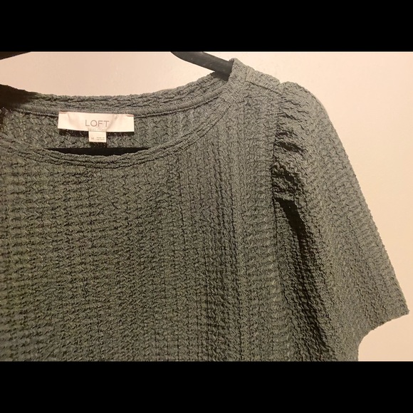 LOFT cuffed sleeve blouse like new! - Picture 2 of 4
